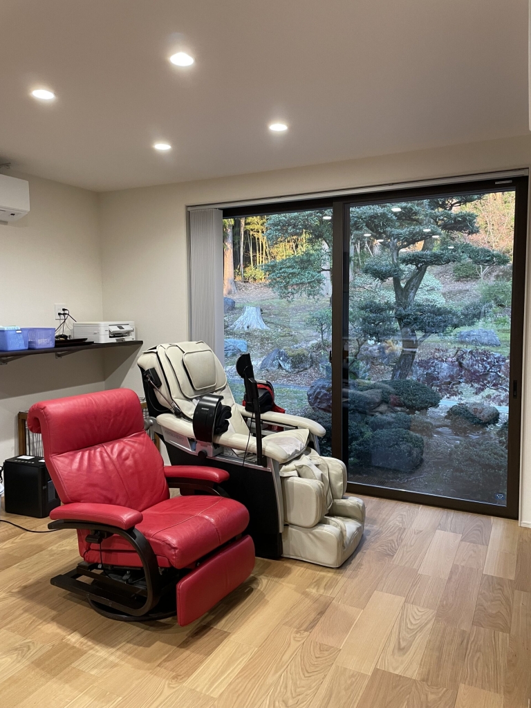 広いリビングに居ながら自然を楽しめる平屋|大黒建設