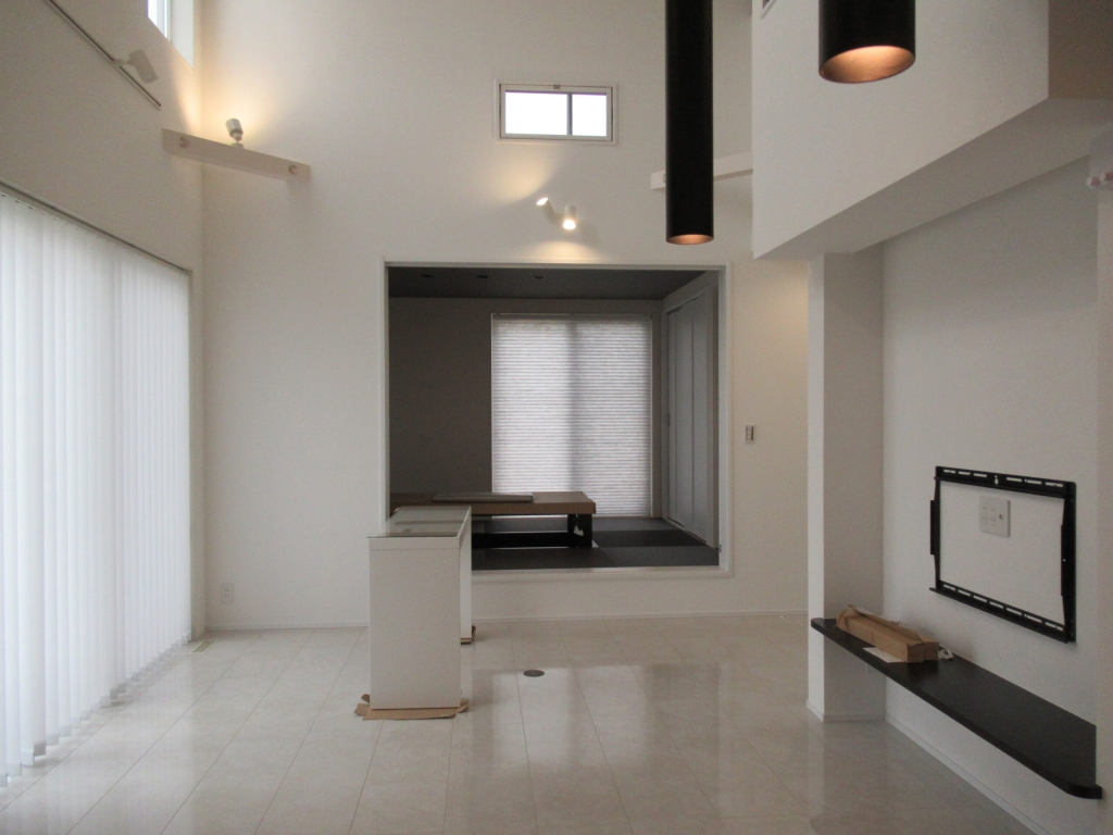 広い吹き抜けと広いウォークインクローゼットのある家|大黒建設