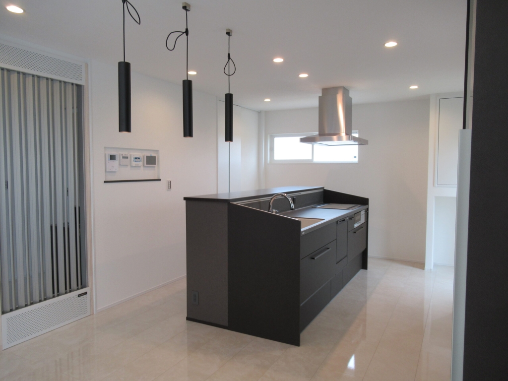 広い吹き抜けと広いウォークインクローゼットのある家|大黒建設