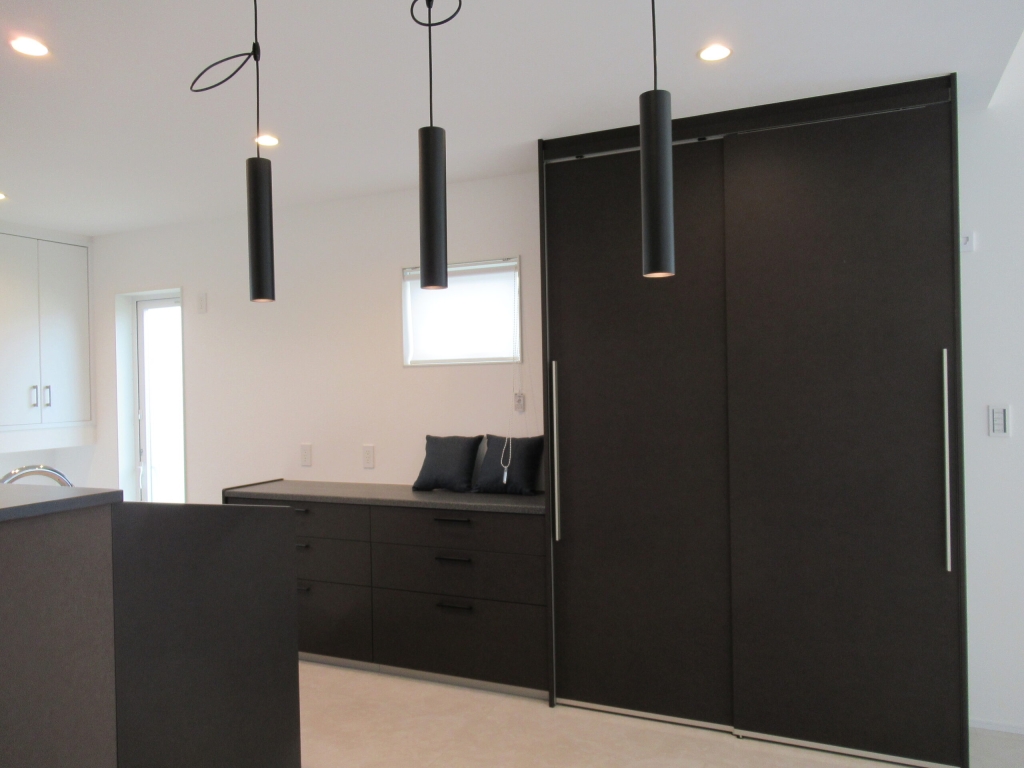 広い吹き抜けと広いウォークインクローゼットのある家|大黒建設