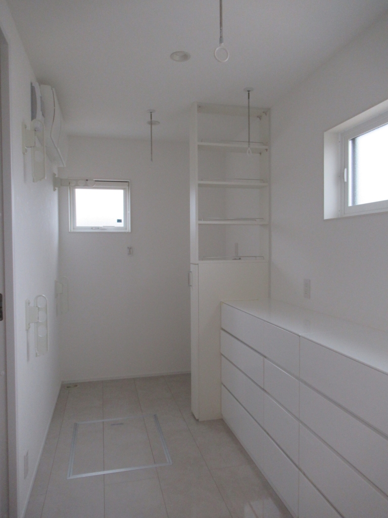 広い吹き抜けと広いウォークインクローゼットのある家|大黒建設