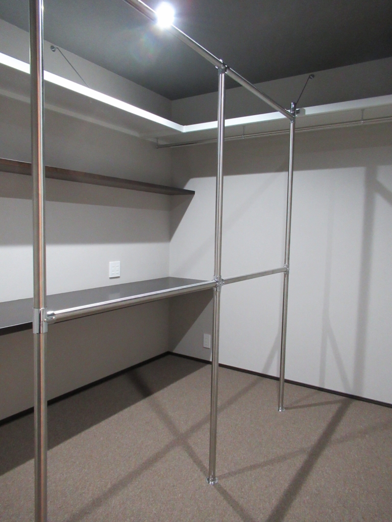 広い吹き抜けと広いウォークインクローゼットのある家|大黒建設