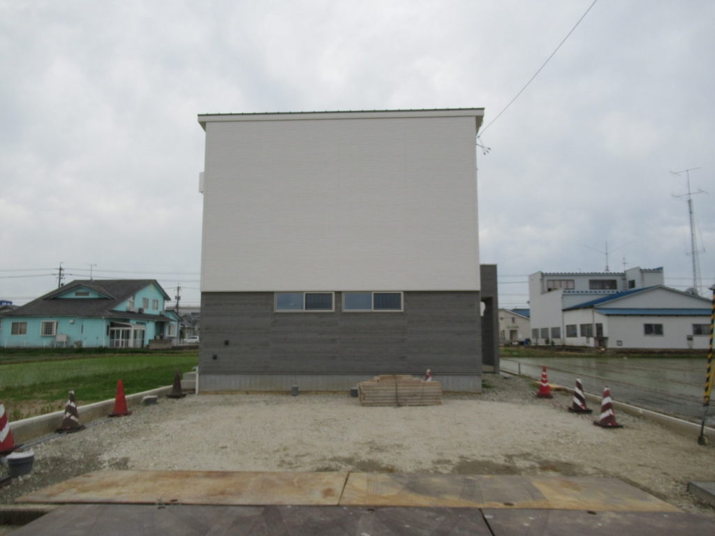 広い吹き抜けと広いウォークインクローゼットのある家|大黒建設