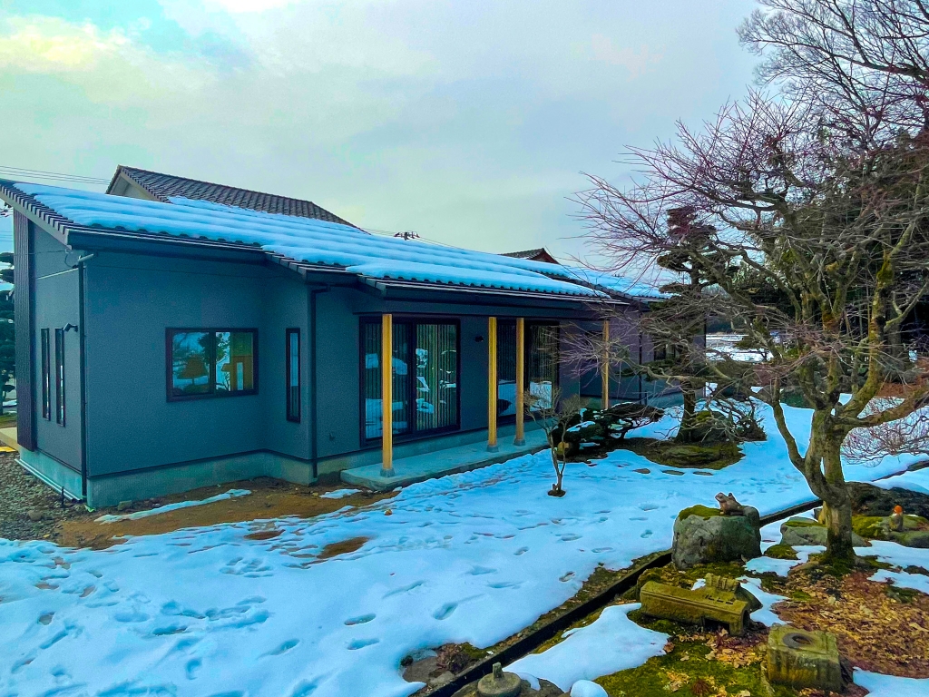 広いリビングに居ながら自然を楽しめる平屋|大黒建設