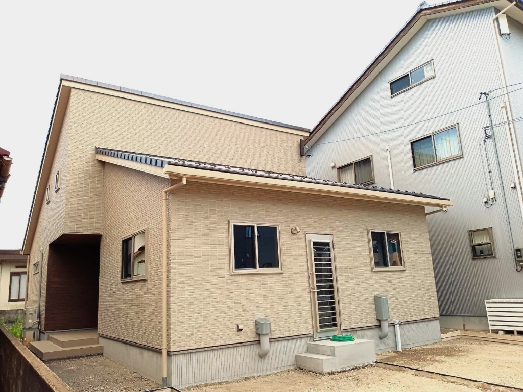 ロフトと勾配天井のある平屋|大黒建設