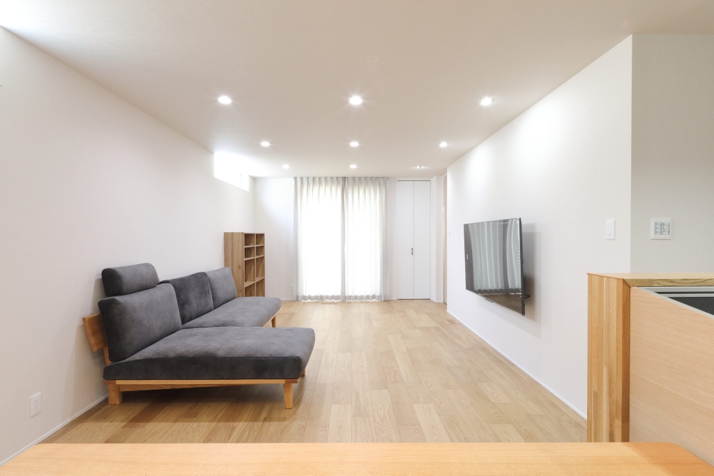 【1階完結型】モスグリーンガルバの「平屋のように暮らせる」セミ平屋スタイル|大黒建設