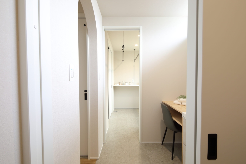 【1階完結型】モスグリーンガルバの「平屋のように暮らせる」セミ平屋スタイル|大黒建設