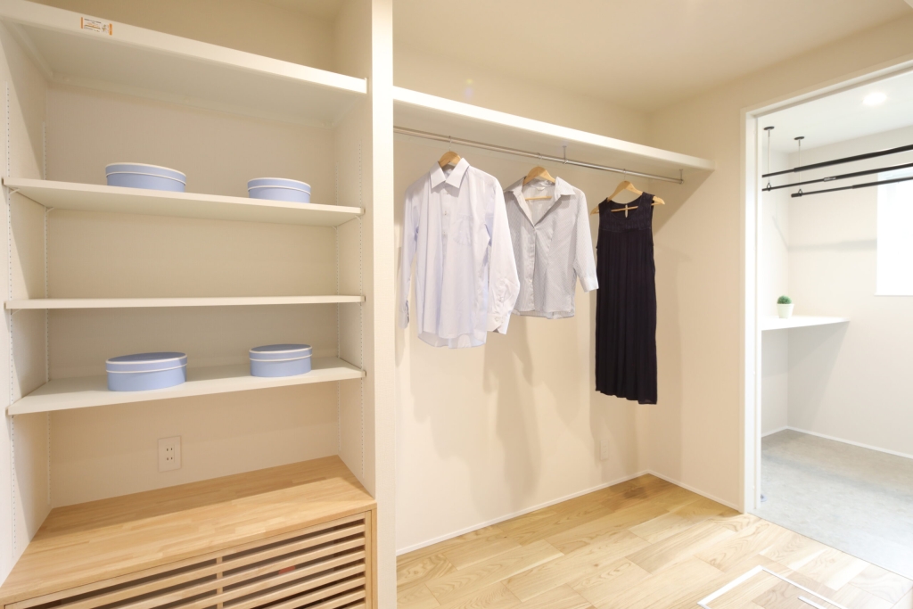 【1階完結型】モスグリーンガルバの「平屋のように暮らせる」セミ平屋スタイル|大黒建設