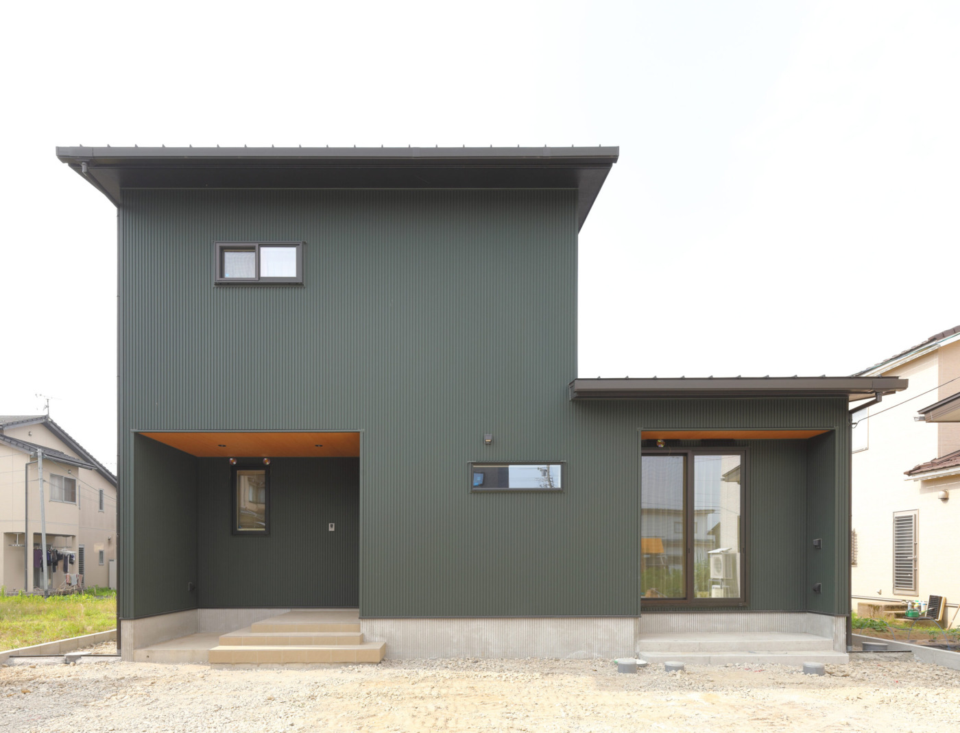 【1階完結型】モスグリーンガルバの「平屋のように暮らせる」セミ平屋スタイル|大黒建設